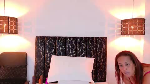 Snapshot of evvaa_moon chatting on April 17, 2026, 12:30 pm evvaa_moon online show from April 17, 2026, 12:30 pm