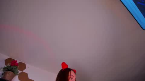 EVY online show from February 15, 2026, 3:36 am