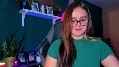 EVY online show from April 17, 2026, 1:08 am