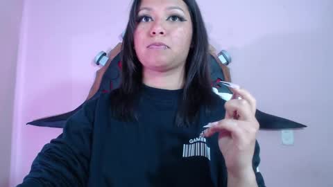 Snapshot of evybubbles_ chatting on November 7, 2025, 2:39 pm Im Evy online show from November 7, 2025, 2:39 pm