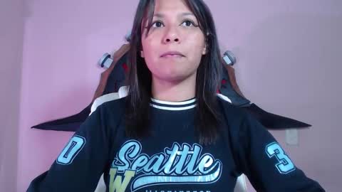 Snapshot of evybubbles_ chatting on November 18, 2025, 6:01 pm Im Evy online show from November 18, 2025, 6:01 pm