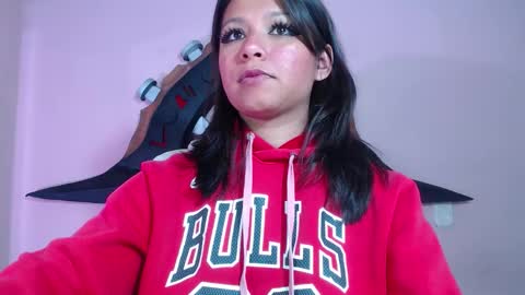 Snapshot of evybubbles_ chatting on November 23, 2025, 1:38 am Im Evy online show from November 23, 2025, 1:38 am