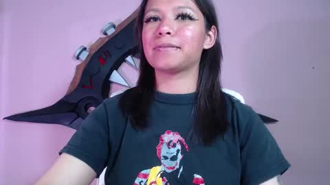 Snapshot of evybubbles_ chatting on November 23, 2025, 5:57 pm Im Evy online show from November 23, 2025, 5:57 pm