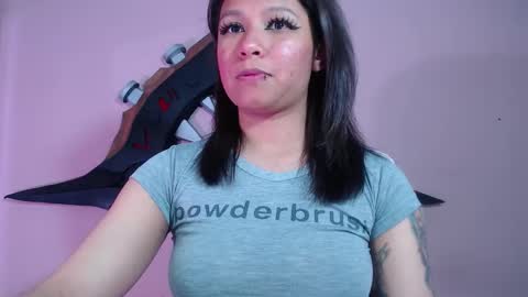 Snapshot of evybubbles_ chatting on November 30, 2025, 12:14 am Im Evy online show from November 30, 2025, 12:14 am