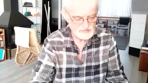 Snapshot of ewaldwillems99 chatting on February 19, 2026, 3:08 pm Naaktloper online show from February 19, 2026, 3:08 pm