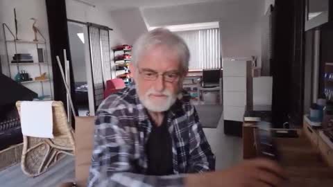 Snapshot of ewaldwillems99 chatting on April 2, 2026, 3:20 pm Naaktloper online show from April 2, 2026, 3:20 pm