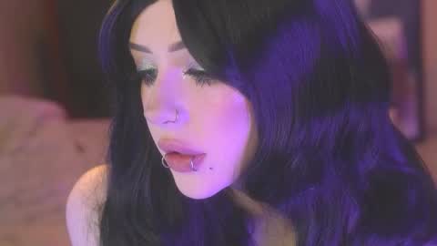 Alyson online show from November 11, 2025, 8:09 pm