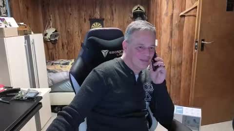 Snapshot of exibe1219 chatting on January 13, 2025, 3:36 pm exibe1219 online show from January 13, 2025, 3:36 pm