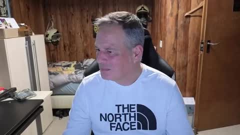 Snapshot of exibe1219 chatting on January 22, 2025, 2:14 pm exibe1219 online show from January 22, 2025, 2:14 pm