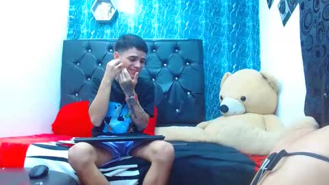 Snapshot of exotichot_couple chatting on January 24, 2025, 3:43 am exotichot_couple online show from January 24, 2025, 3:43 am