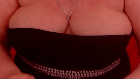 Snapshot of experiencedalana chatting on January 1, 2025, 11:29 pm Alana online show from January 1, 2025, 11:29 pm