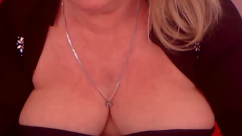 Snapshot of experiencedalana chatting on January 2, 2025, 2:33 am Alana online show from January 2, 2025, 2:33 am