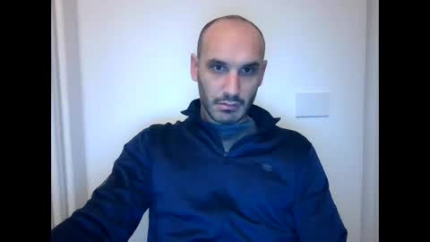 Snapshot of extr0 chatting on November 18, 2025, 4:06 am Extro online show from November 18, 2025, 4:06 am