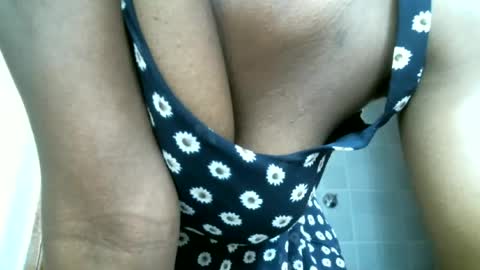 Snapshot of extra_pound chatting on June 29, 2026, 5:35 am Nina online show from June 29, 2026, 5:35 am