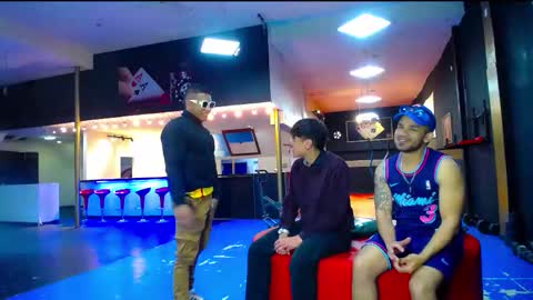 extrangers online show from September 26, 2025, 11:36 am