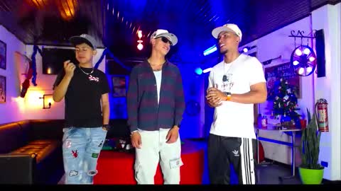 Snapshot of extrangers chatting on December 22, 2025, 1:19 pm extrangers online show from December 22, 2025, 1:19 pm