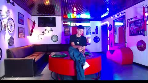 Snapshot of extrangers chatting on February 20, 2026, 12:16 pm extrangers online show from February 20, 2026, 12:16 pm