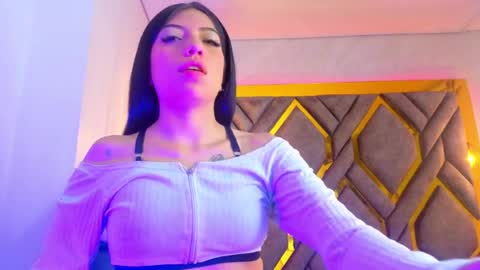 Snapshot of ey_im_simone_ chatting on May 26, 2026, 12:23 pm online show from May 26, 2026, 12:23 pm