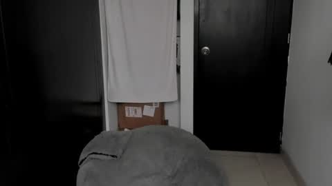 Snapshot of eymy_hadid_ chatting on December 21, 2024, 2:58 pm Emily online show from December 21, 2024, 2:58 pm