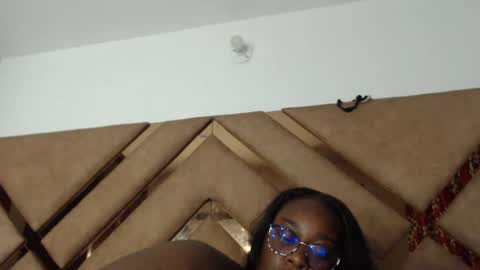 Snapshot of eyshaexotii chatting on April 1, 2026, 1:50 am eyshaexotii online show from April 1, 2026, 1:50 am