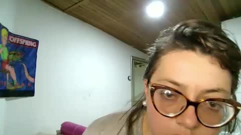 Snapshot of ezlngirl chatting on February 18, 2025, 4:58 am Aimee online show from February 18, 2025, 4:58 am