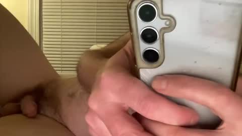 Snapshot of ezrandomguy chatting on February 26, 2026, 12:31 am ezrandomguy online show from February 26, 2026, 12:31 am