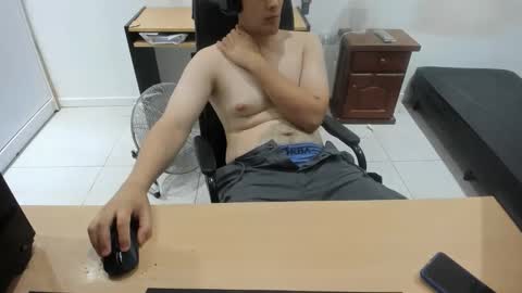 Snapshot of ezzeq chatting on January 12, 2026, 5:18 pm Ezzeq online show from January 12, 2026, 5:18 pm