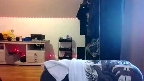 ezzteban935 online show from April 18, 2026, 7:07 pm