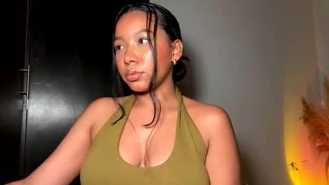 Snapshot of fabianna_laraa chatting on December 15, 2025, 3:55 am Thianna online show from December 15, 2025, 3:55 am