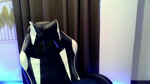 fabulous_cristy24 online show from May 4, 2026, 9:27 am