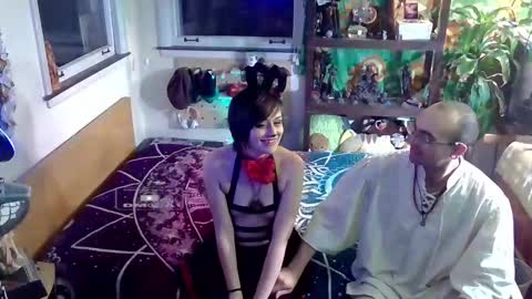 faewildflower online show from November 14, 2025, 6:01 am