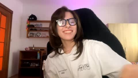 Loly online show from April 13, 2026, 2:22 pm