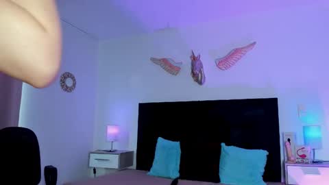 Natalye online show from April 16, 2026, 9:39 pm