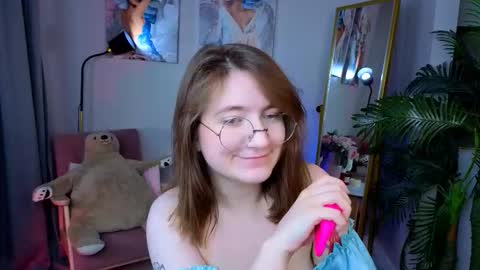 Snapshot of fairy_tara chatting on November 12, 2025, 6:14 am Tara online show from November 12, 2025, 6:14 am