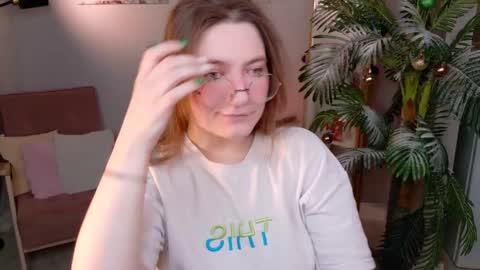 Snapshot of fairy_tara chatting on December 16, 2025, 6:29 am Tara online show from December 16, 2025, 6:29 am