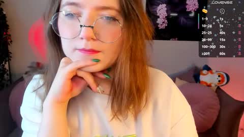 Snapshot of fairy_tara chatting on December 17, 2025, 6:19 am Tara online show from December 17, 2025, 6:19 am