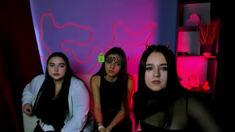 Snapshot of fairy_viola chatting on October 31, 2025, 11:55 am Viola online show from October 31, 2025, 11:55 am