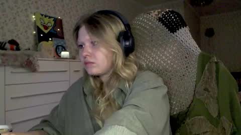 Arisha online show from November 4, 2025, 6:07 pm