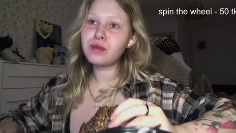 Arisha online show from November 9, 2025, 9:35 pm