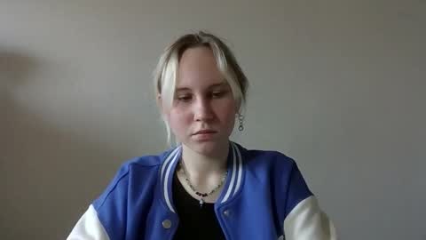 fairyfeller_ online show from October 17, 2025, 8:06 am