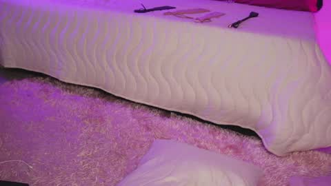 Sara  REMEMBER TO LEAVE A THUMB UP online show from April 14, 2026, 4:29 am