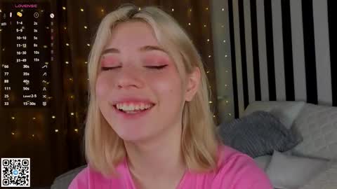 Emilia online show from December 20, 2025, 4:30 am