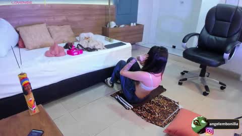 Megan    630  1330 -5 online show from November 11, 2025, 12:16 pm