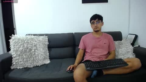 Snapshot of fallgays chatting on March 4, 2025, 1:23 am FallGays online show from March 4, 2025, 1:23 am