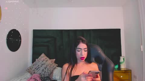 Snapshot of faloonroussel chatting on June 6, 2026, 6:34 pm Faloon online show from June 6, 2026, 6:34 pm