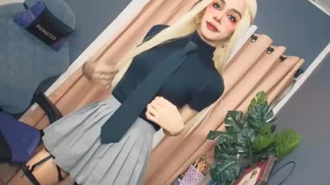 Snapshot of familystroke_twinny8 chatting on September 13, 2025, 3:45 pm Alexandra x Alexandro online show from September 13, 2025, 3:45 pm