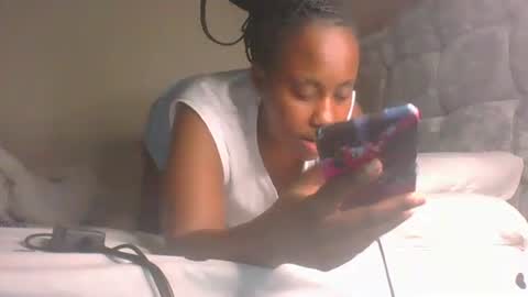 Snapshot of famous_bear chatting on March 11, 2026, 5:02 am famous_bear online show from March 11, 2026, 5:02 am