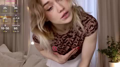 fancyamelia online show from April 25, 2026, 6:49 am