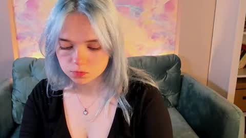 Bella online show from October 1, 2025, 2:12 pm