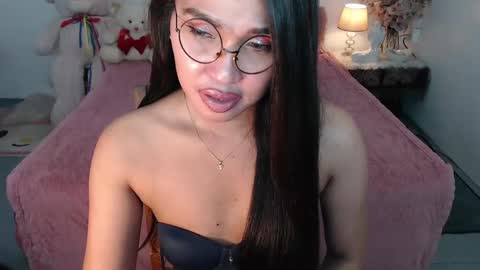 Snapshot of fancylaylaxx chatting on February 17, 2025, 6:53 am Layla online show from February 17, 2025, 6:53 am
